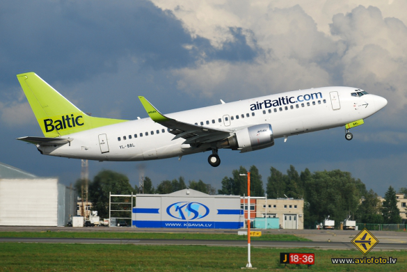 Boeing 737-33V