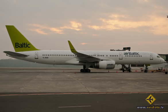 Boeing 757-256
