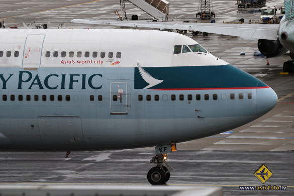 Boeing 747-412