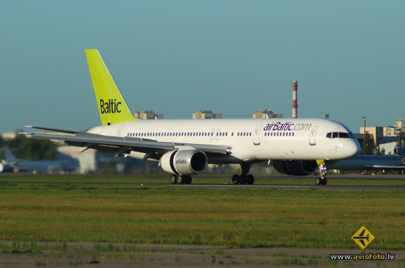 Boeing 757-256