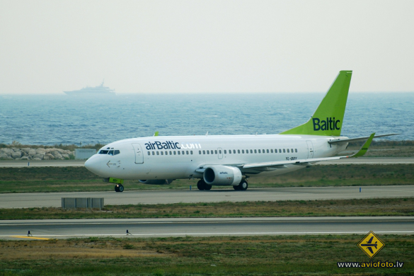 Boeing 737-36Q