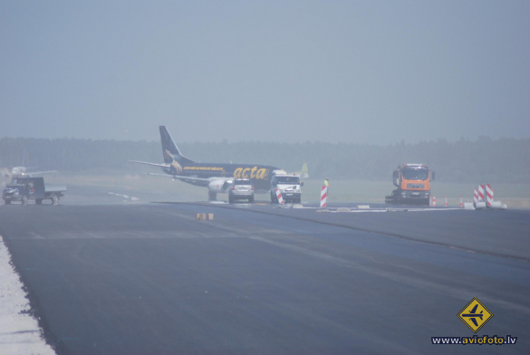 Boeing 737-33S