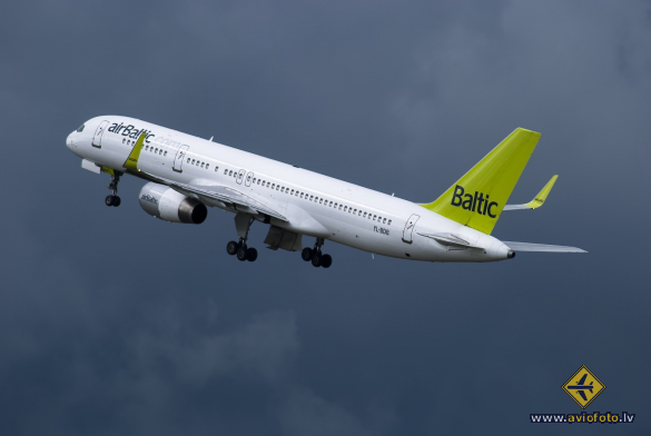 Boeing 757-256