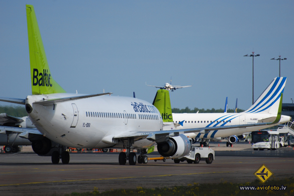 Boeing 737-36Q
