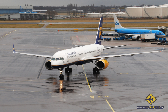 Boeing 757-208
