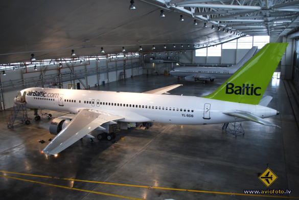 Boeing 757-256