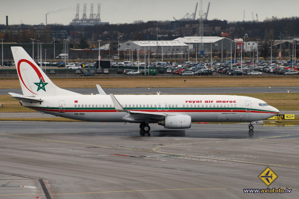 Boeing 737-8B6