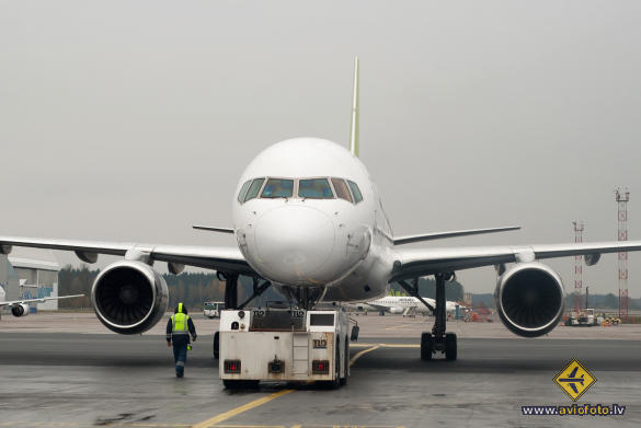 Boeing 757-256