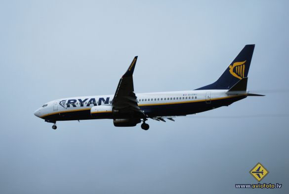 Boeing 737-8AS