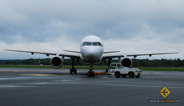 Boeing 757-256