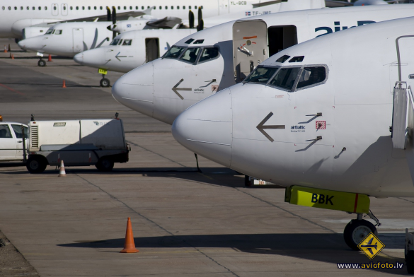 Boeing 737-33V