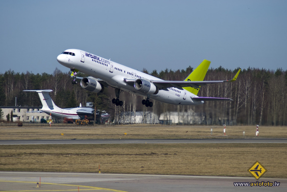 Boeing 757-256