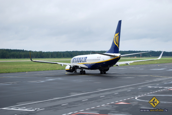 Boeing 737-8AS