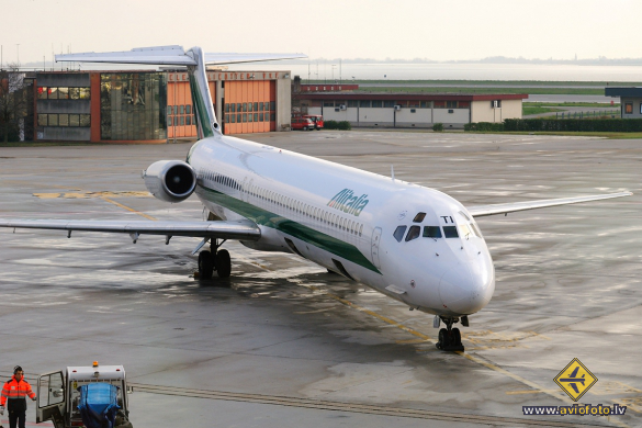 McDonnell Douglas MD-82 (DC-9-82)