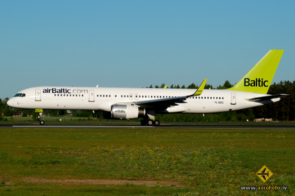 Boeing 757-256