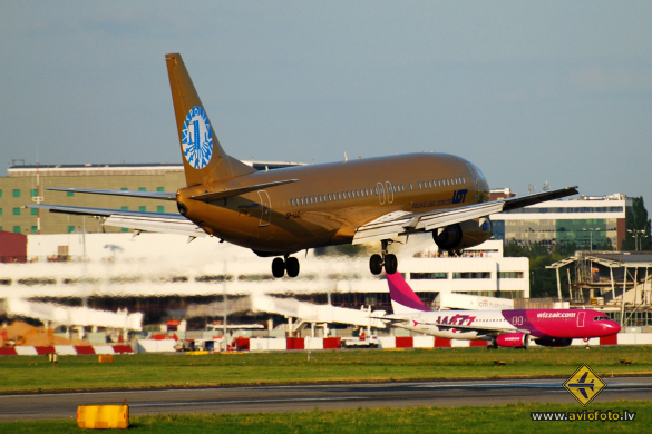 Boeing 737-45D
