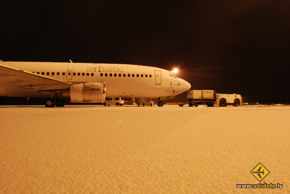 Boeing 737-33V