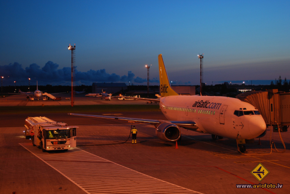 Boeing 737-505