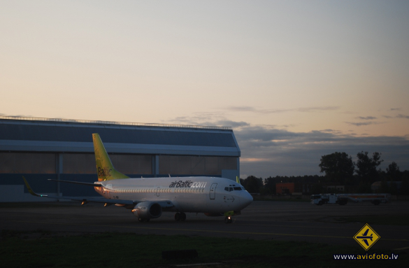 Boeing 737-33A