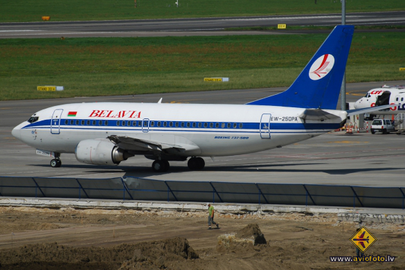 Boeing 737-524