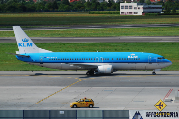 Boeing 737-4Y0