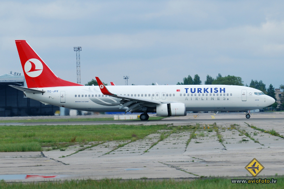 Boeing 737-8F2