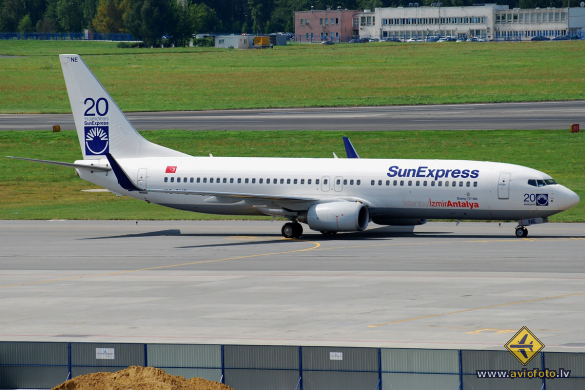 Boeing 737-8HX