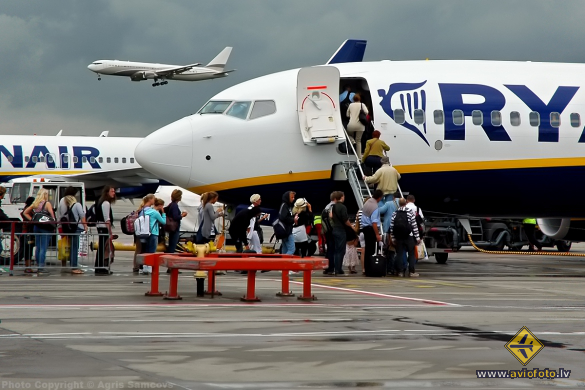 Boeing 737-8AS