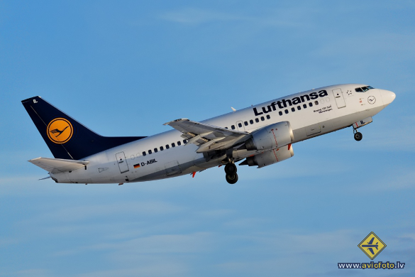 Boeing 737-530