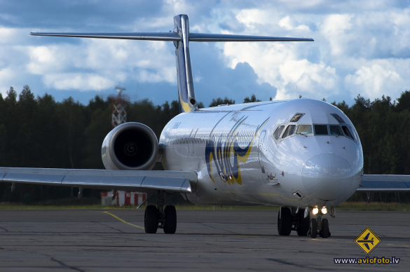 McDonnell Douglas MD-90-30