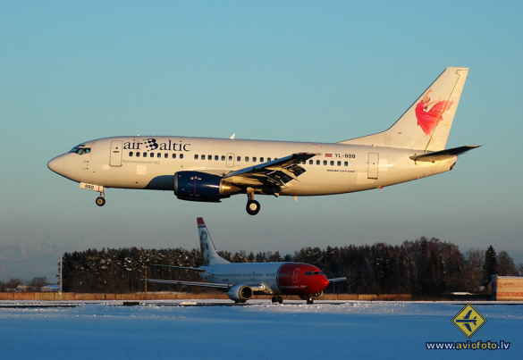 Boeing 737-505