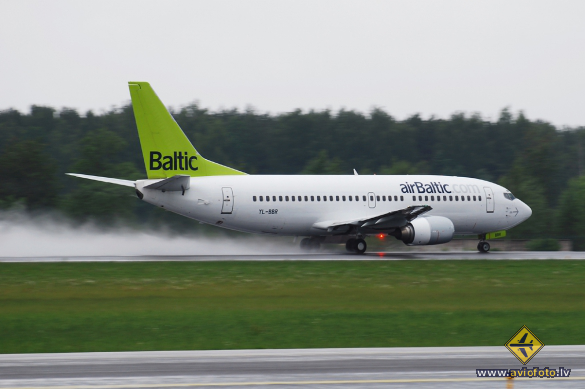 Boeing 737-31S