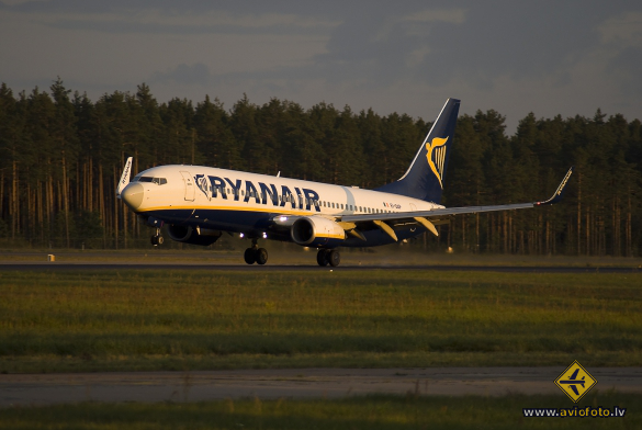 Boeing 737-8AS
