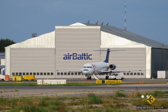 Fokker 100 (F-28-0100)