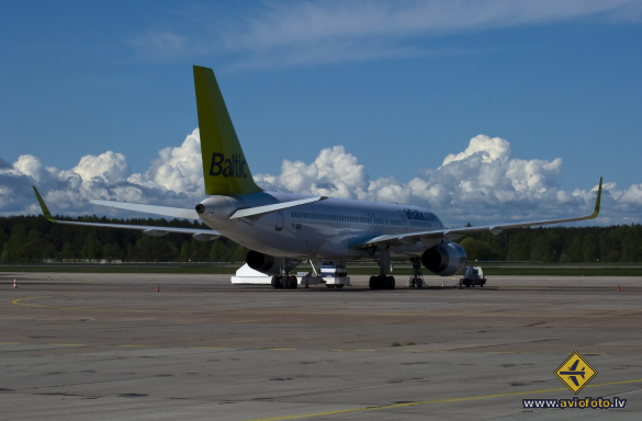 Boeing 757-256