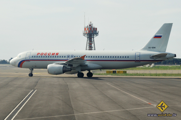 Airbus A320-214