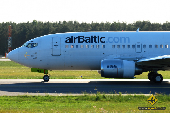 Boeing 737-505