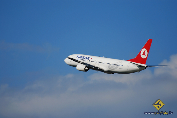 Boeing 737-8F2