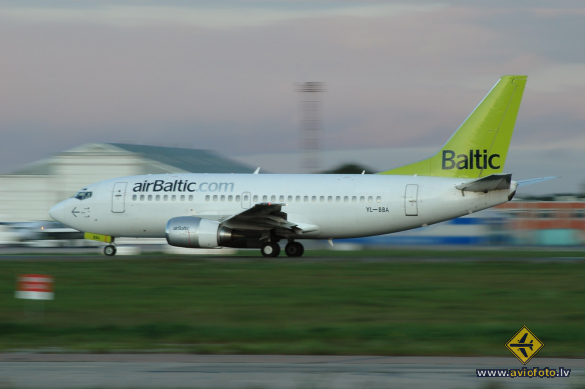 Boeing 737-505