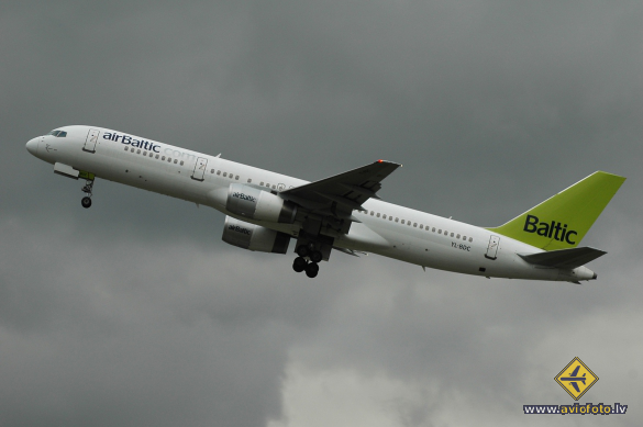 Boeing 757-256