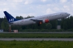Boeing 737-883