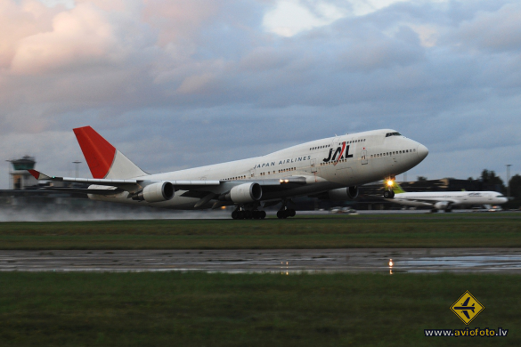 Boeing 747-446