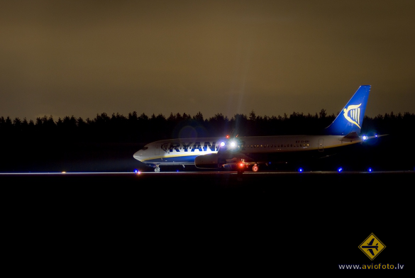 Boeing 737-8AS