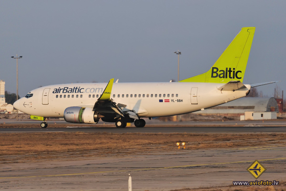 Boeing 737-548