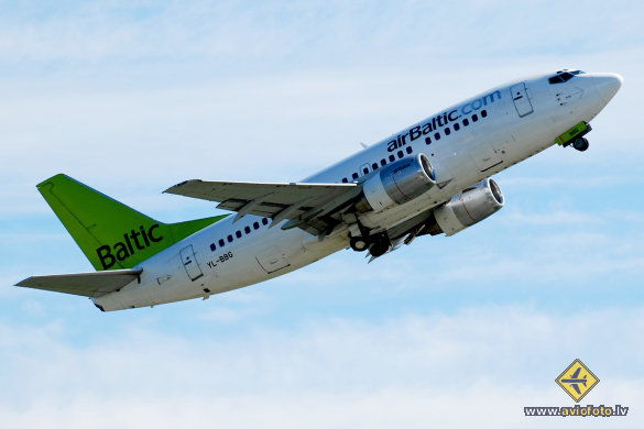 Boeing 737-548