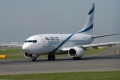 Boeing 737-758