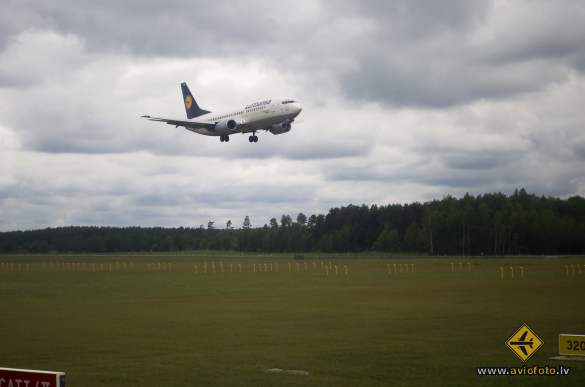 Boeing 737-330