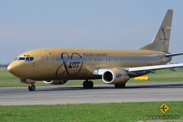 Boeing 737-45D