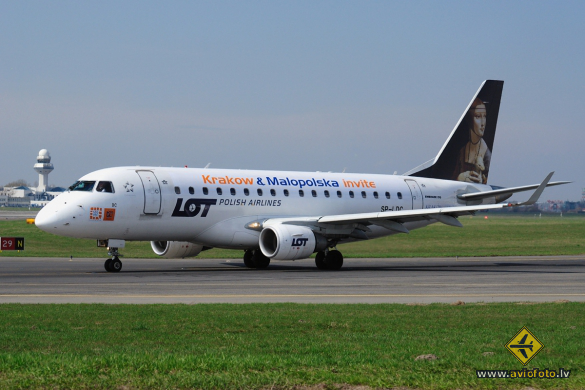 Embraer 170STD (ERJ-170-100STD)