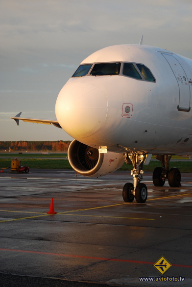 Airbus A320-211